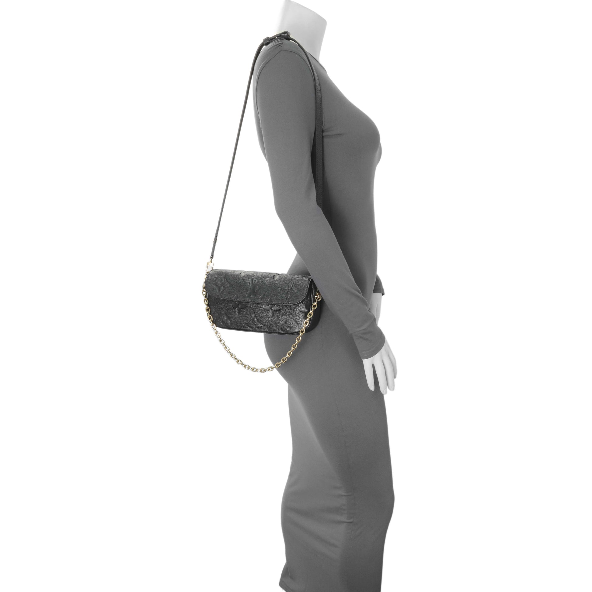 Exclusive Louis Vuitton Empreinte Monogram Giant Ivy Wallet On Chain — Lifestyle View