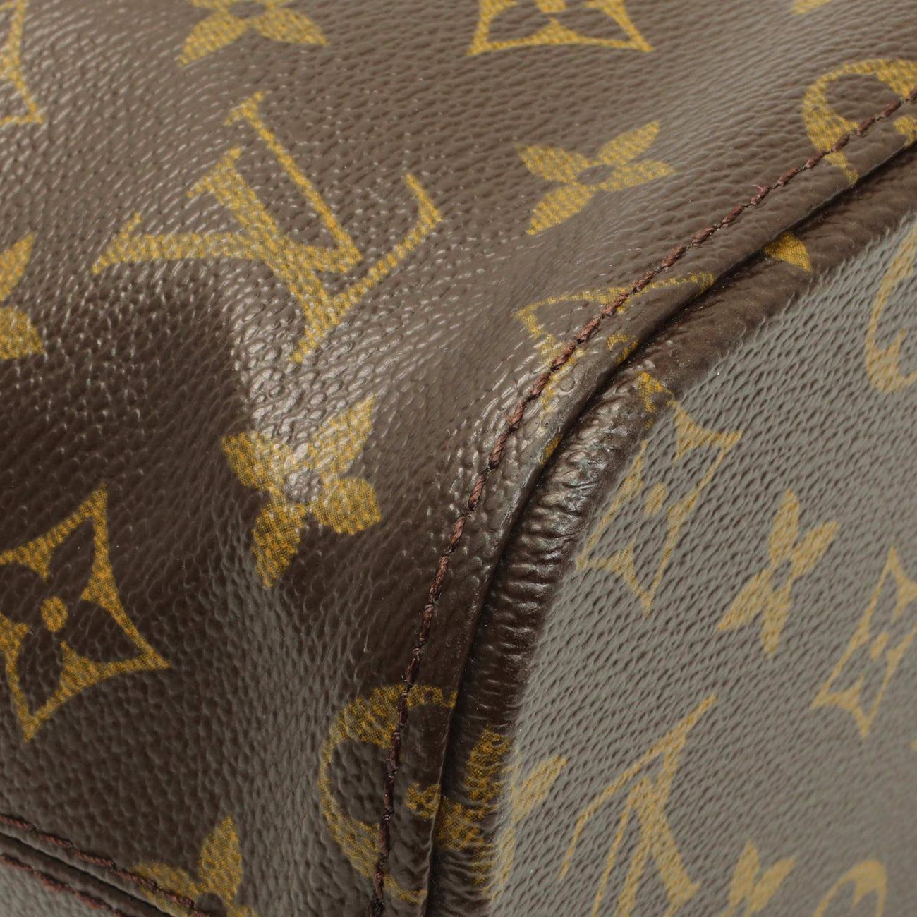 Exclusive Louis Vuitton Monogram Vavin GM — Lifestyle View