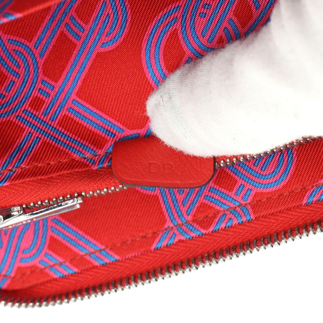 Exclusive Hermes Rouge De Coeur Swift Noeuds Marins Silk'in Compact Zip  Wallet — Alternate View 10