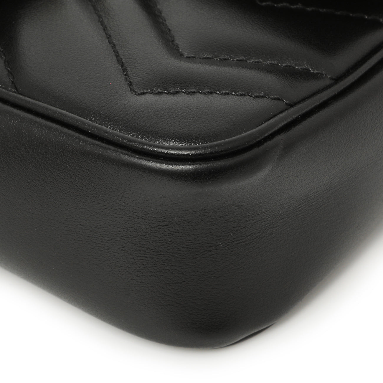 Exclusive Gucci Black Calfskin Matelasse Super Mini GG Marmont — Detail View