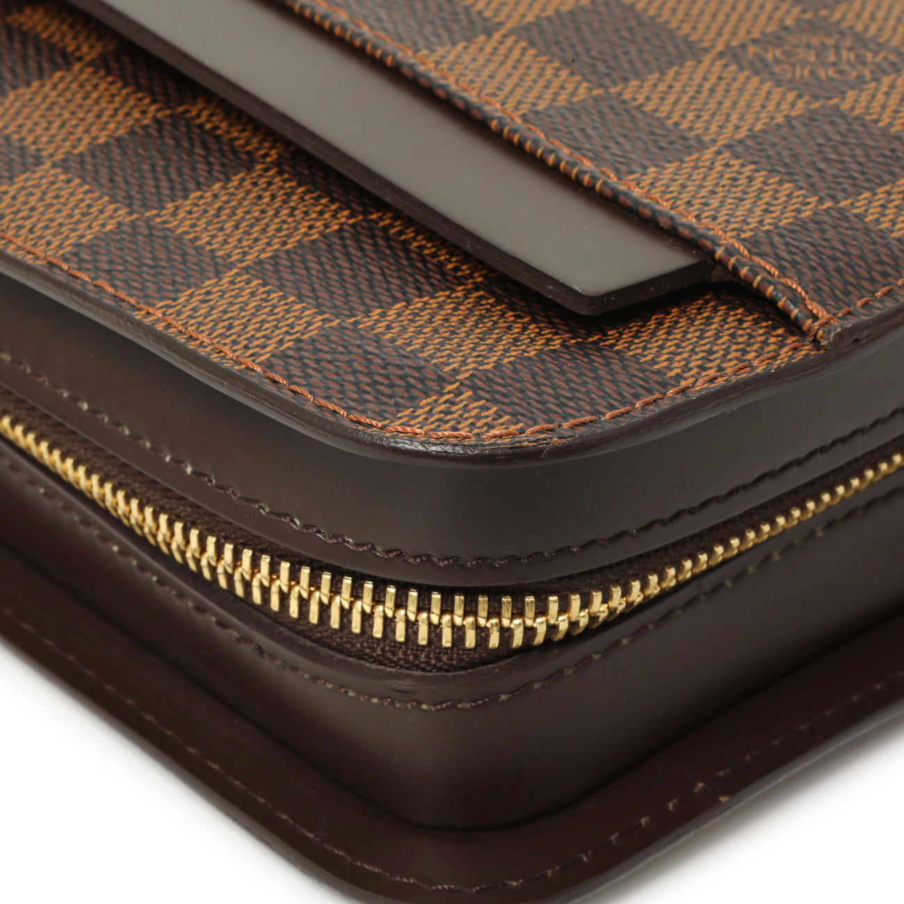 Exclusive Louis Vuitton Damier Ebene Pochette Saint Louis Clutch — Detail View