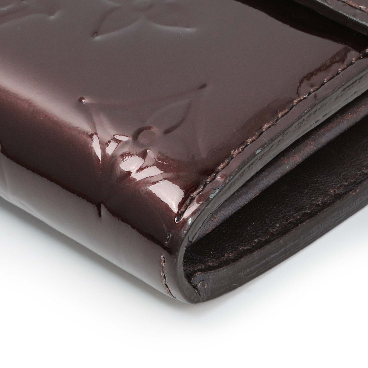 Exclusive Louis Vuitton Amarante Vernis Sarah Wallet — Detail View