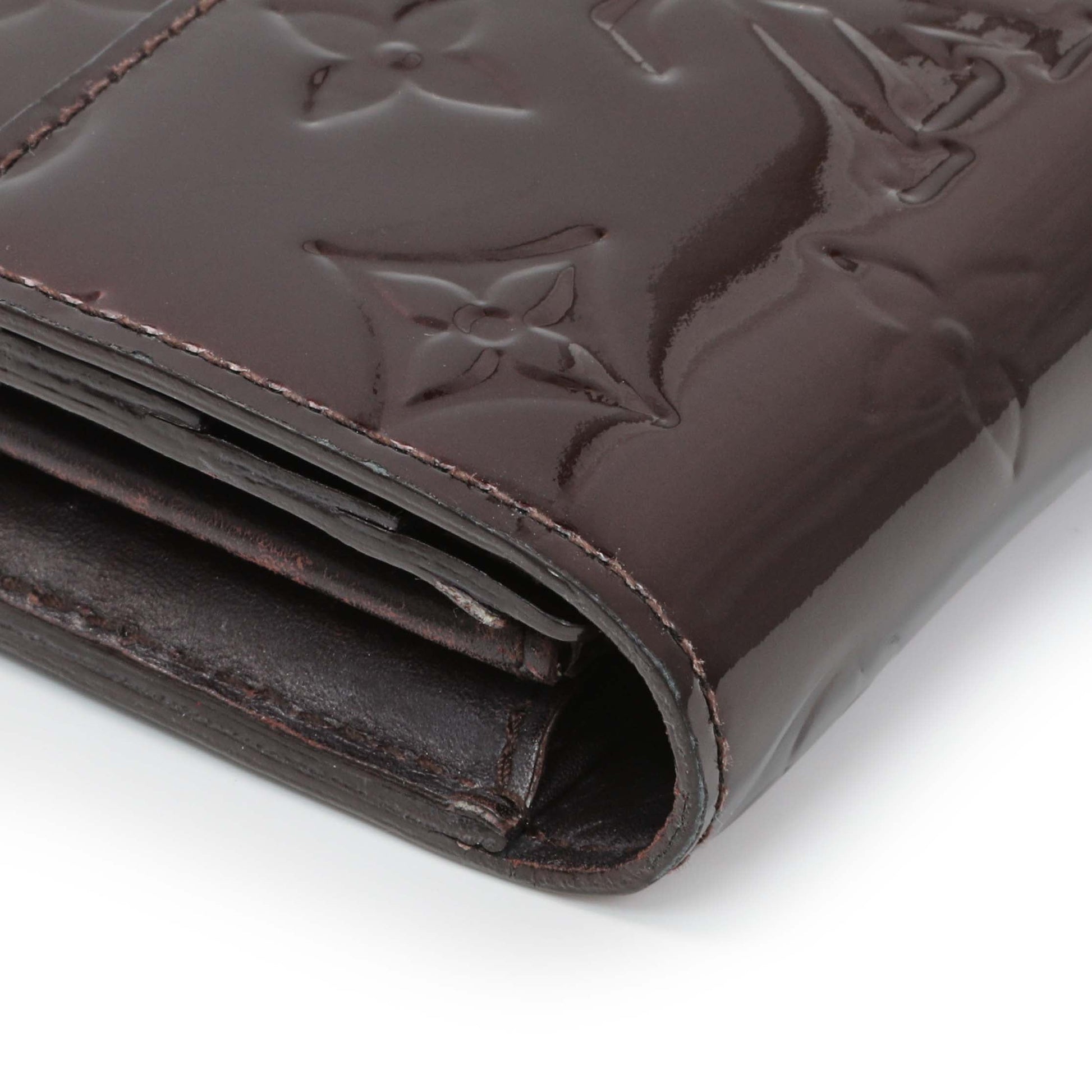 Exclusive Louis Vuitton Amarante Vernis Sarah Wallet — Lifestyle View