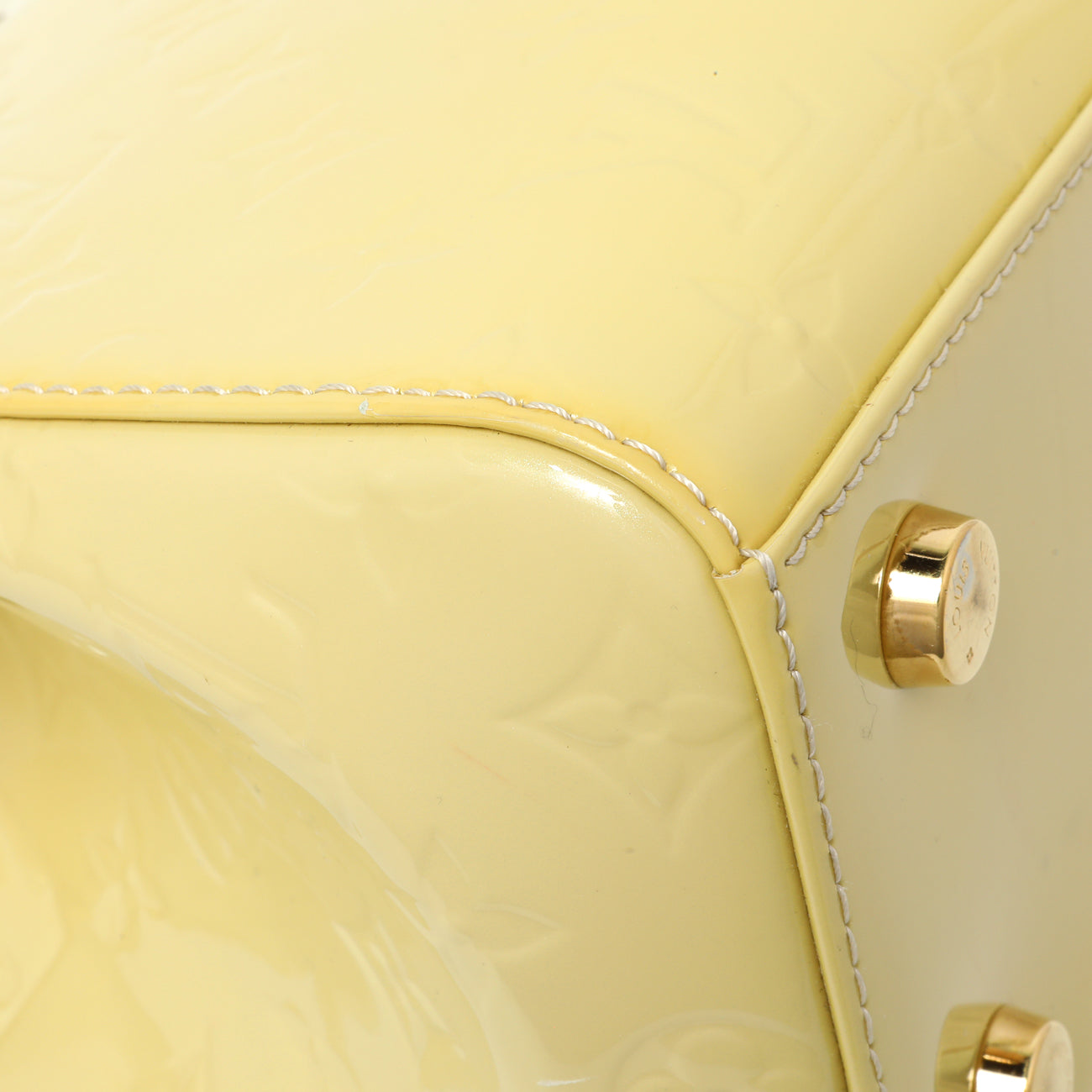 Exclusive Louis Vuitton Blanc Corail Vernis Brea MM — Top View