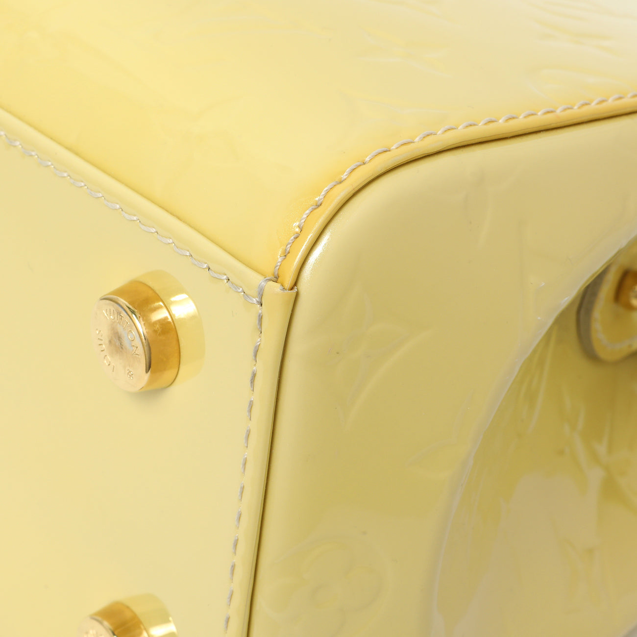 Exclusive Louis Vuitton Blanc Corail Vernis Brea MM — Detail View