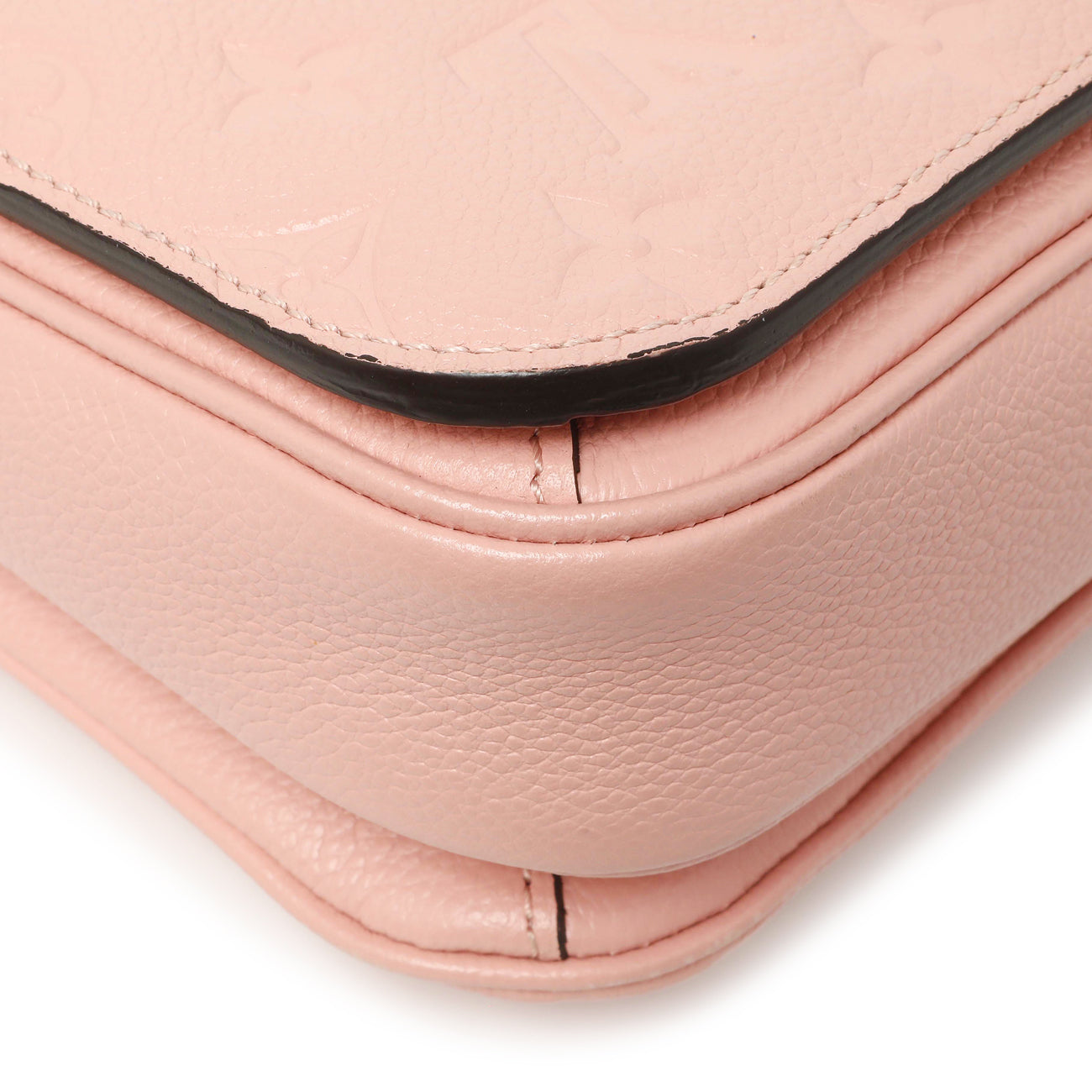 Exclusive Louis Vuitton Rose Poudre Empreinte Pochette Metis — Lifestyle View