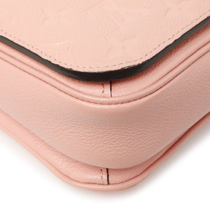 Exclusive Louis Vuitton Rose Poudre Empreinte Pochette Metis — Lifestyle View