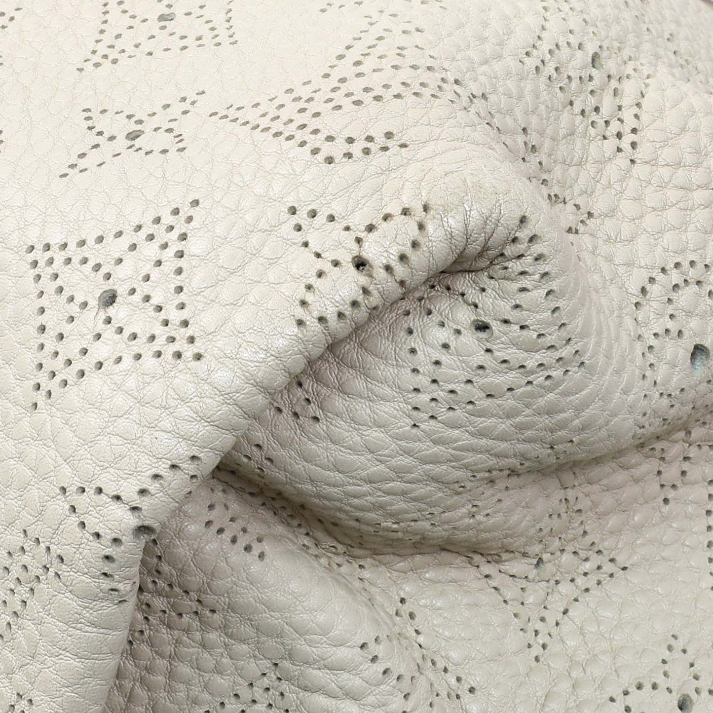Exclusive Louis Vuitton Ivory Mahina Cirrus MM — Alternate View 7