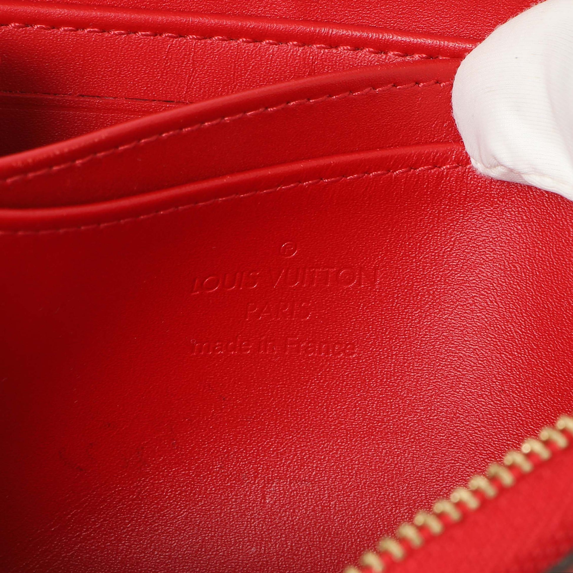 Exclusive Louis Vuitton Pomme D'Amour Patent Sweet Monogram Zippy Coin Purse — Detail View