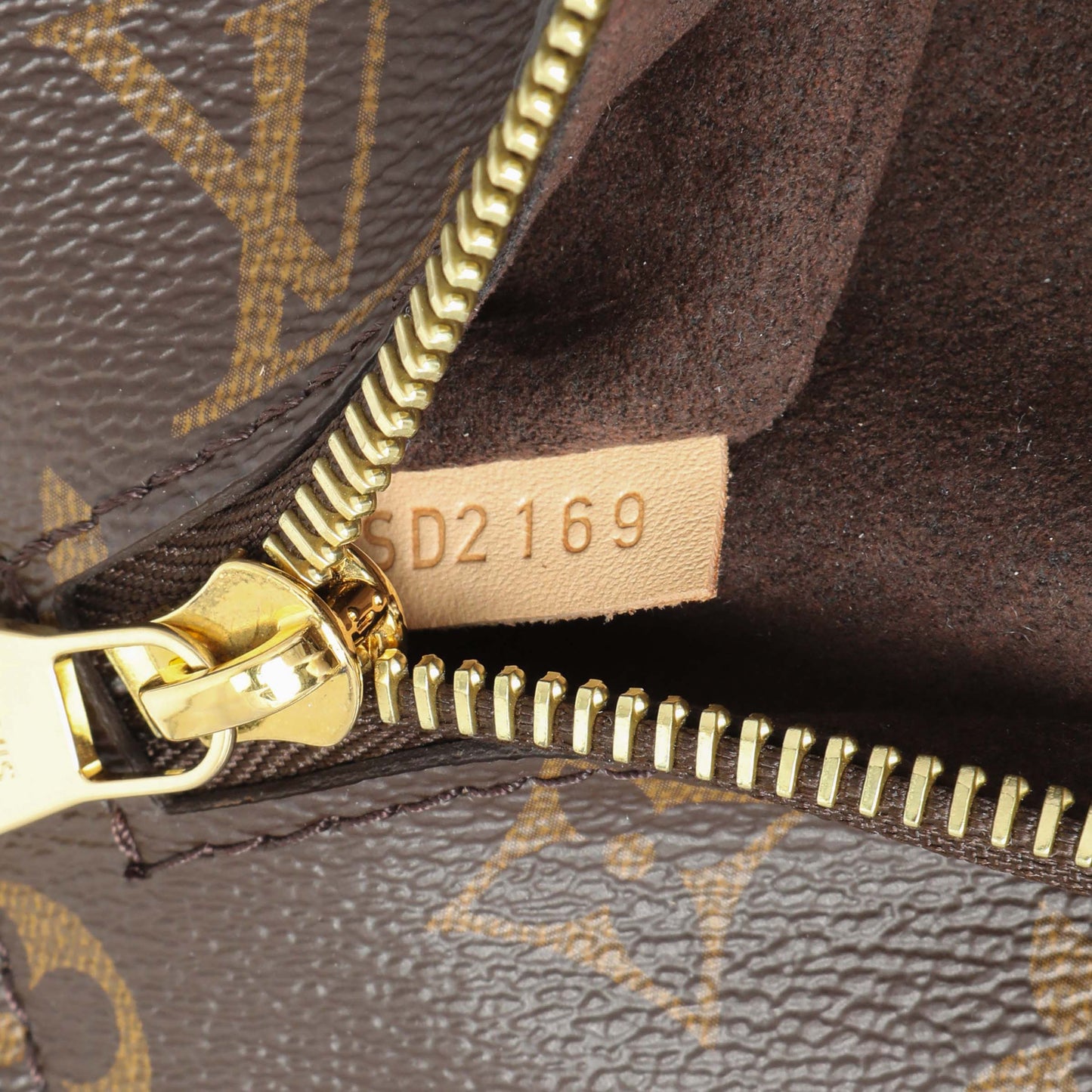 Exclusive Louis Vuitton Monogram Pochette Metis — Lifestyle View