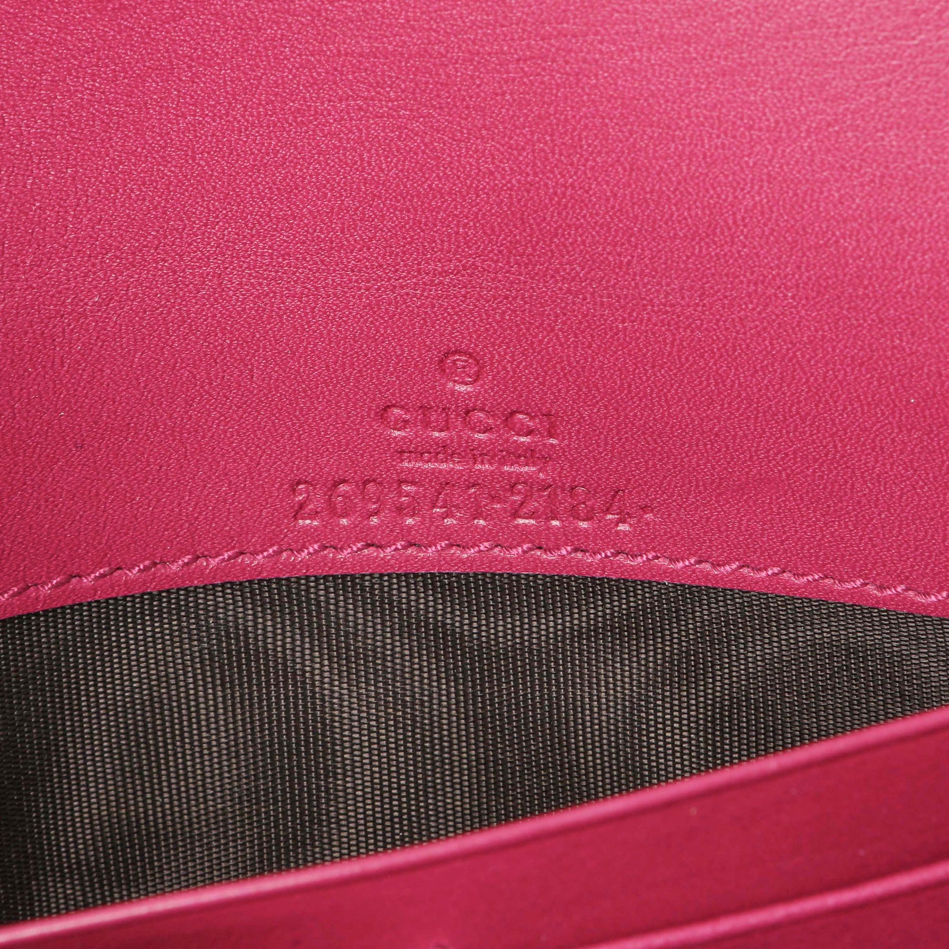 Exclusive Gucci Bouganville Microguccissima Chain Wallet — Lifestyle View