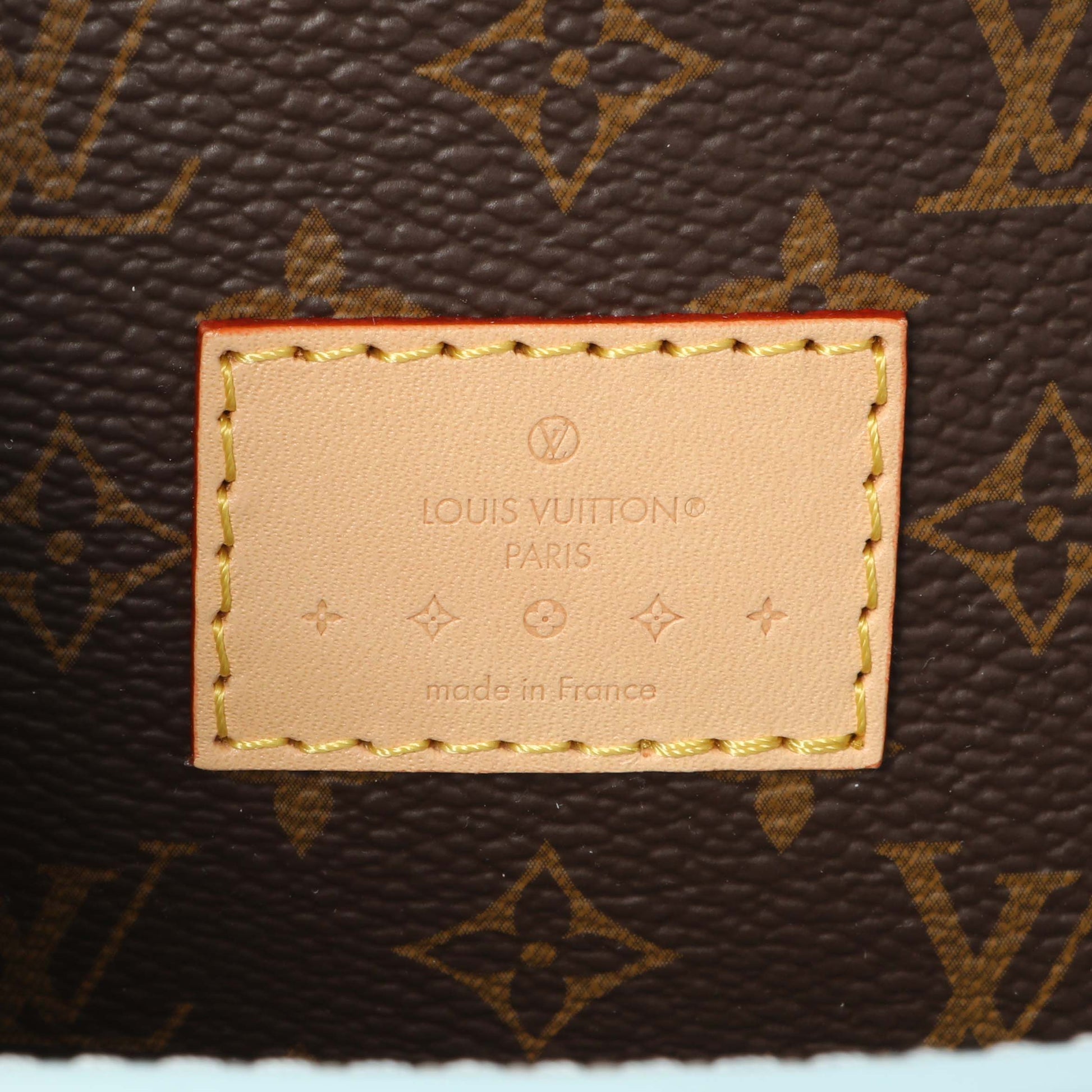 Exclusive Louis Vuitton Sky Blue Vernis Reade PM NM — Detail View