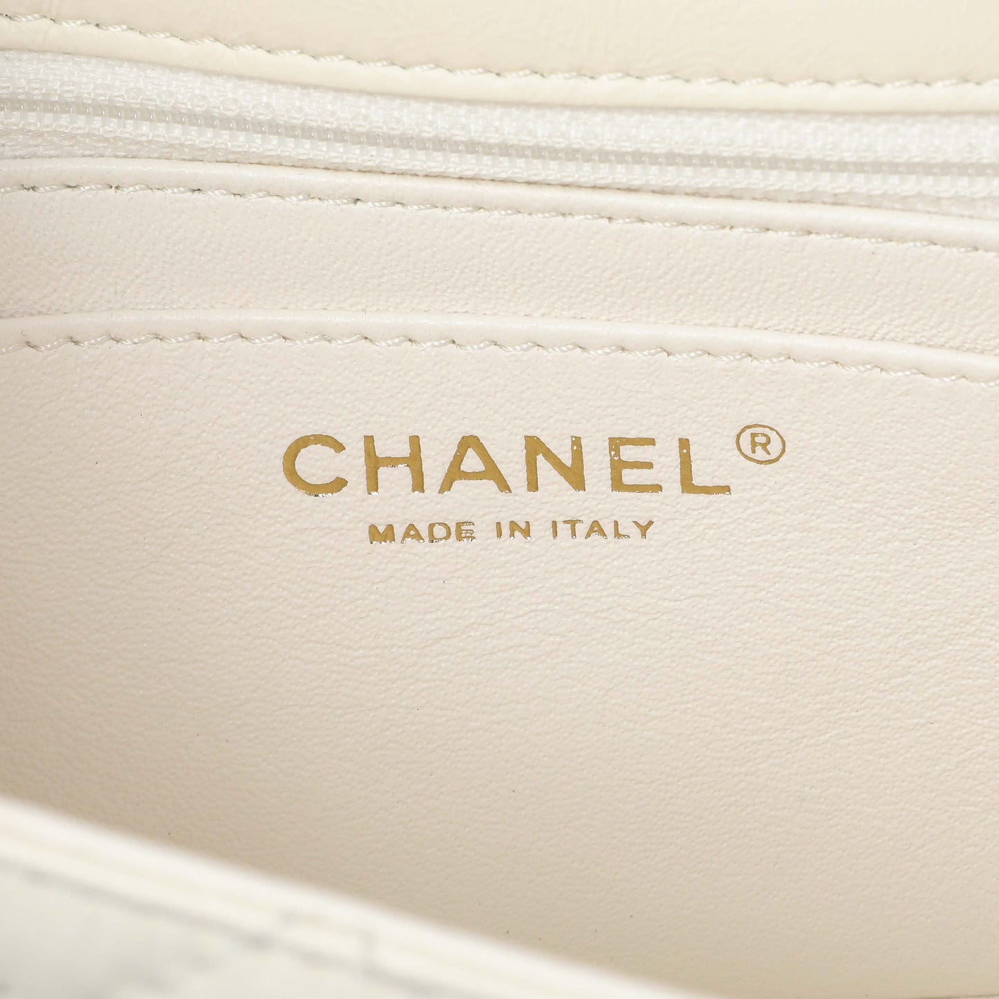 Exclusive Chanel White Quilted Aged Calfskin 2.55 Reissue Flap 224 — Detail View