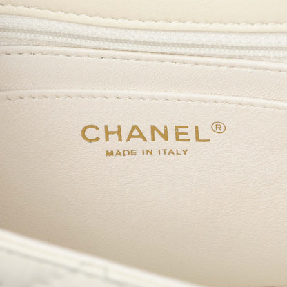 Exclusive Chanel White Quilted Aged Calfskin 2.55 Reissue Flap 224 — Detail View