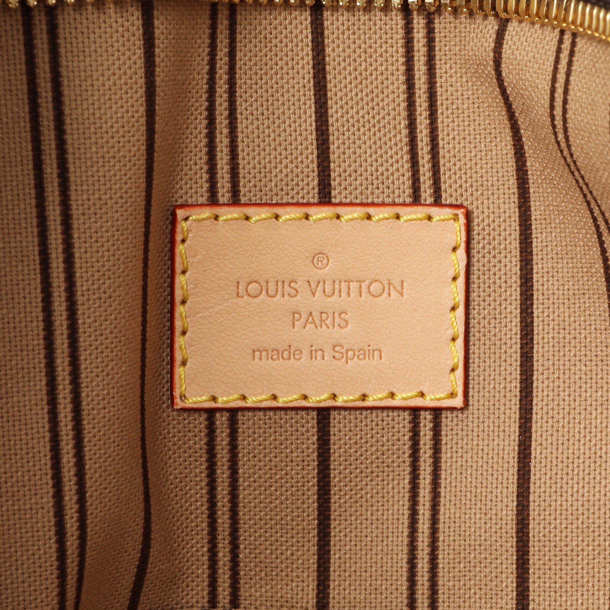 Exclusive Louis Vuitton Monogram Mezzo NM — Detail View