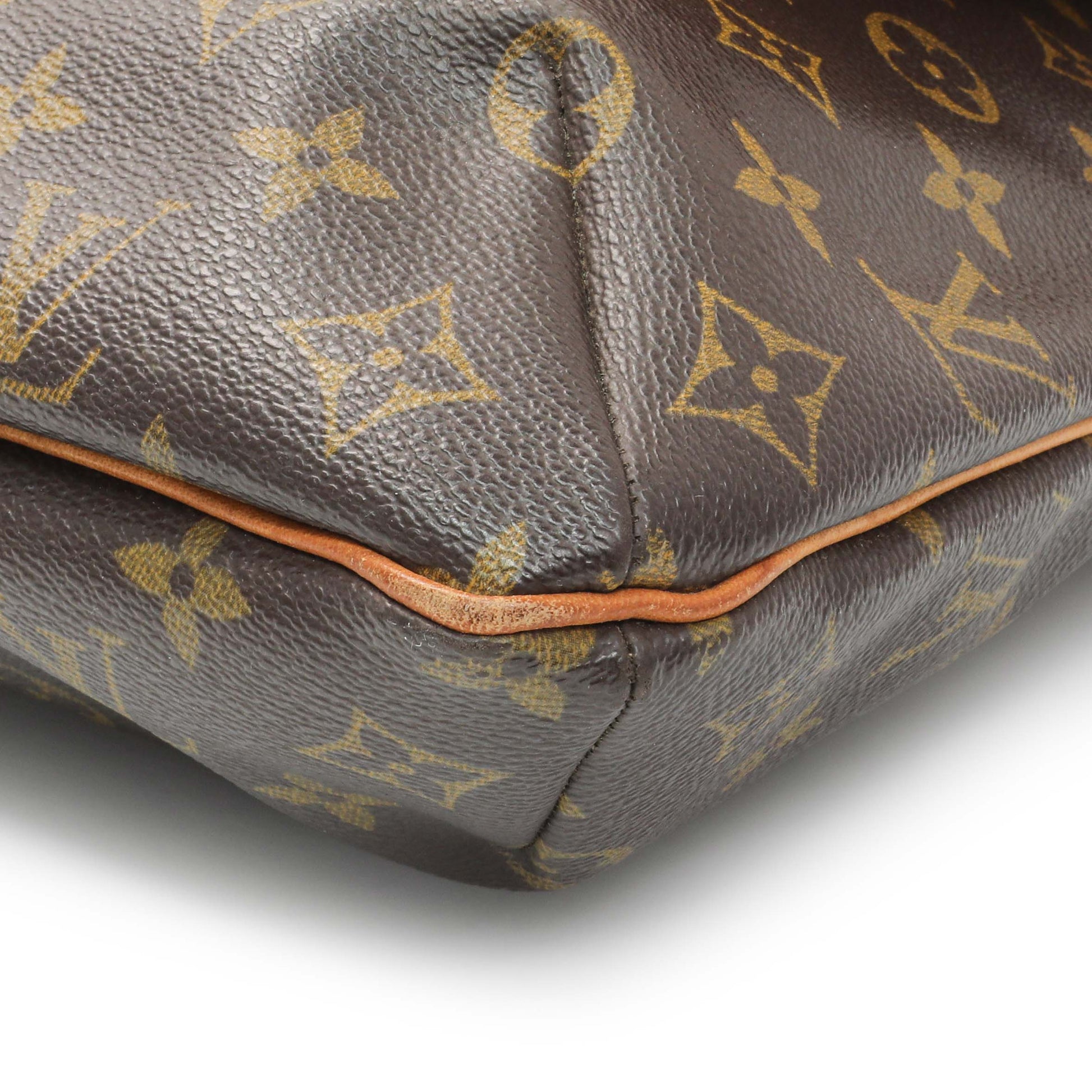 Exclusive Louis Vuitton Monogram Musette GM — Detail View