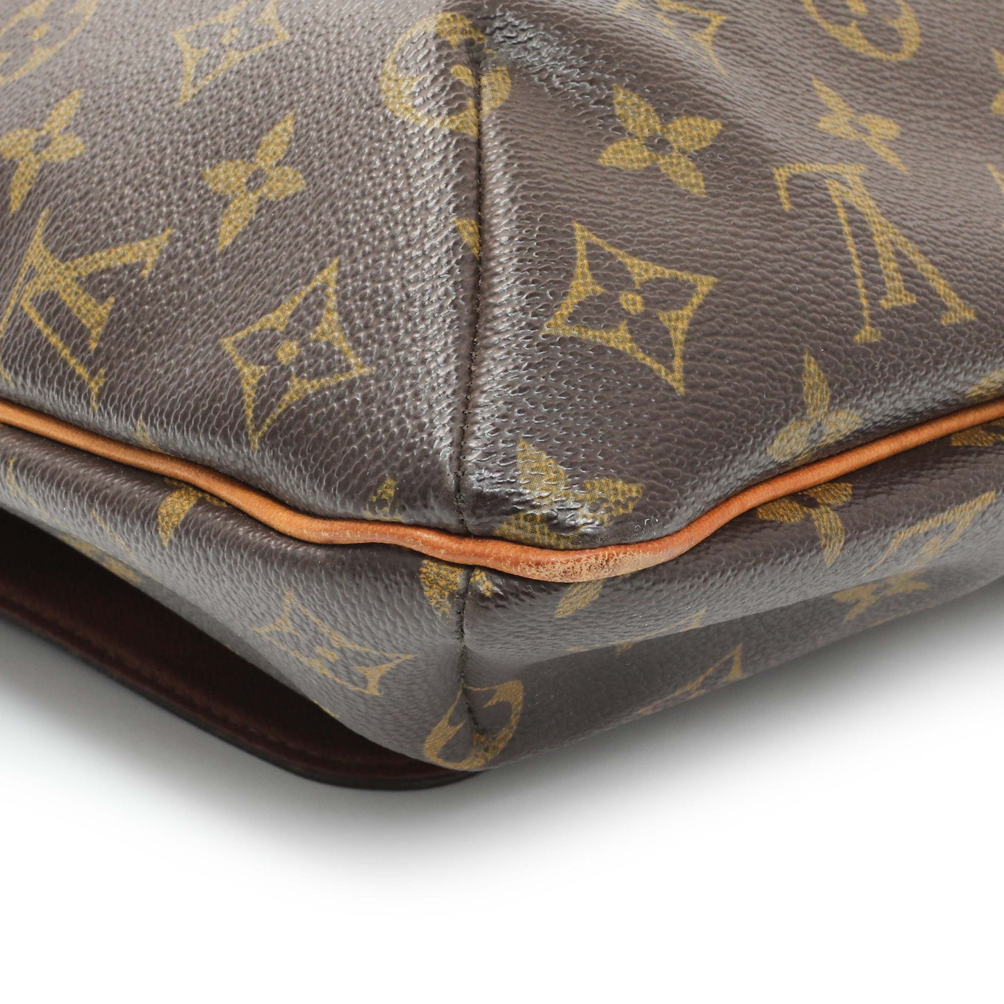 Exclusive Louis Vuitton Monogram Musette GM — Lifestyle View