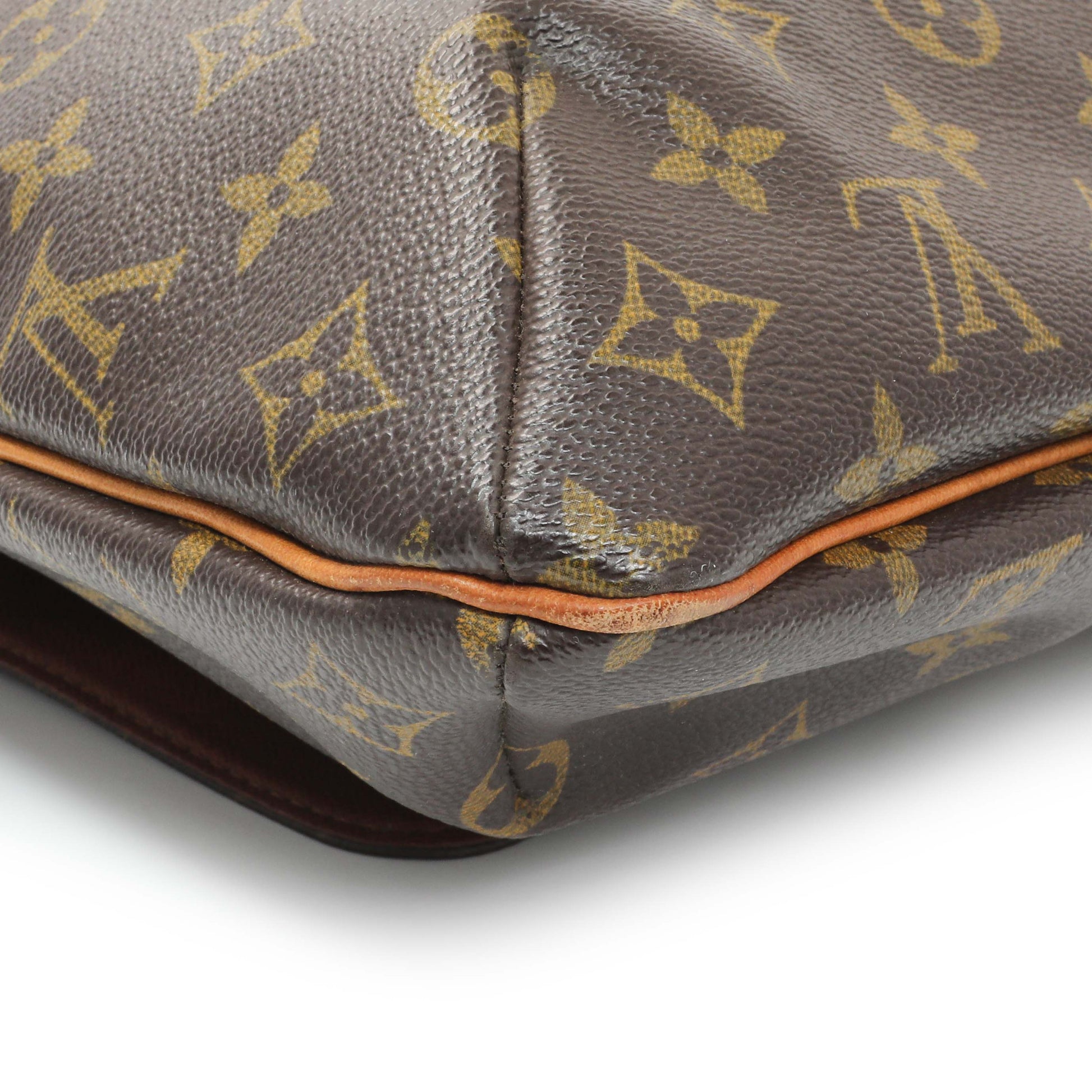 Exclusive Louis Vuitton Monogram Musette GM — Lifestyle View