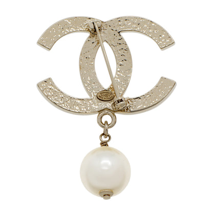 Exclusive Chanel Pearl Drop CC Brooch — Side View