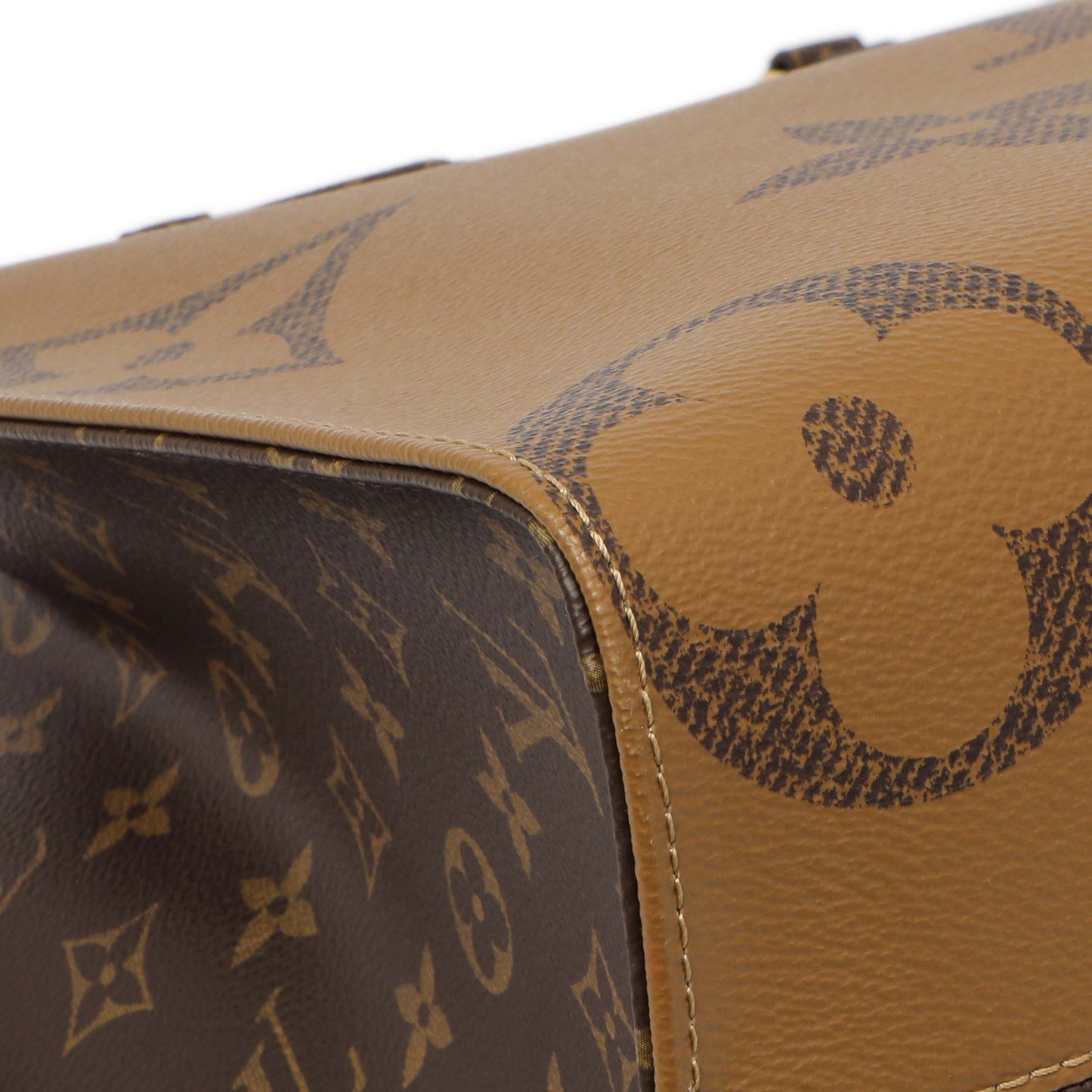 Exclusive Louis Vuitton Reverse Monogram Giant Onthego MM — Lifestyle View