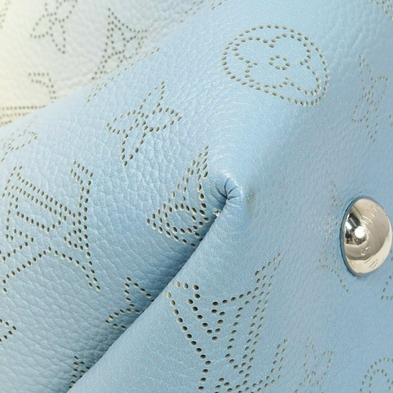 Exclusive Louis Vuitton Bleu Degrade Mahina Bella — Lifestyle View