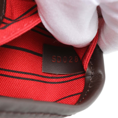 Exclusive Louis Vuitton Damier Ebene Neo Neverfull MM — Lifestyle View