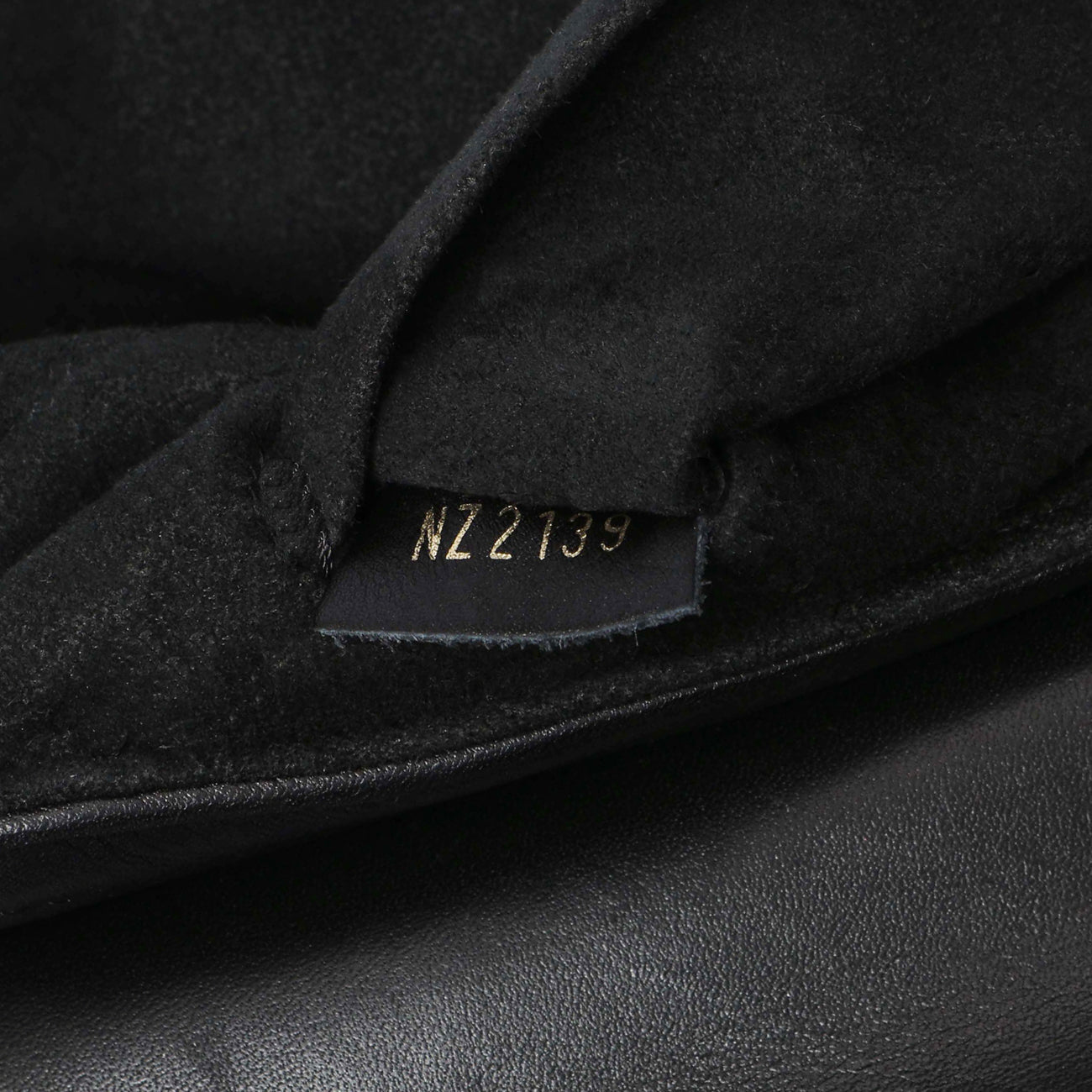 Exclusive Louis Vuitton Black Calfskin New Wave Chain PM — Alternate View 7