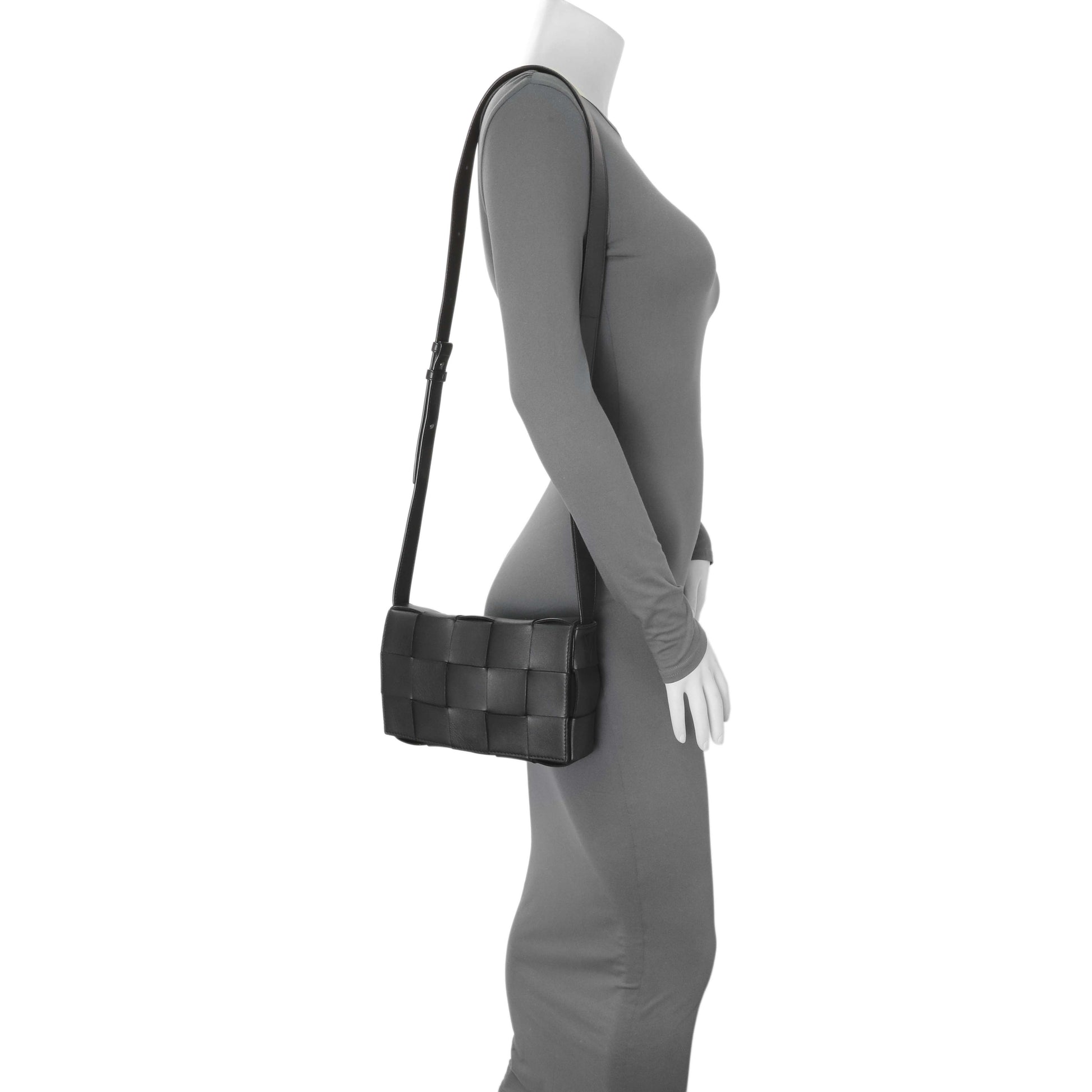Exclusive Bottega Venetta Black Lambskin Maxi Intrecciato Cassette Crossbody Bag — Alternate View 8