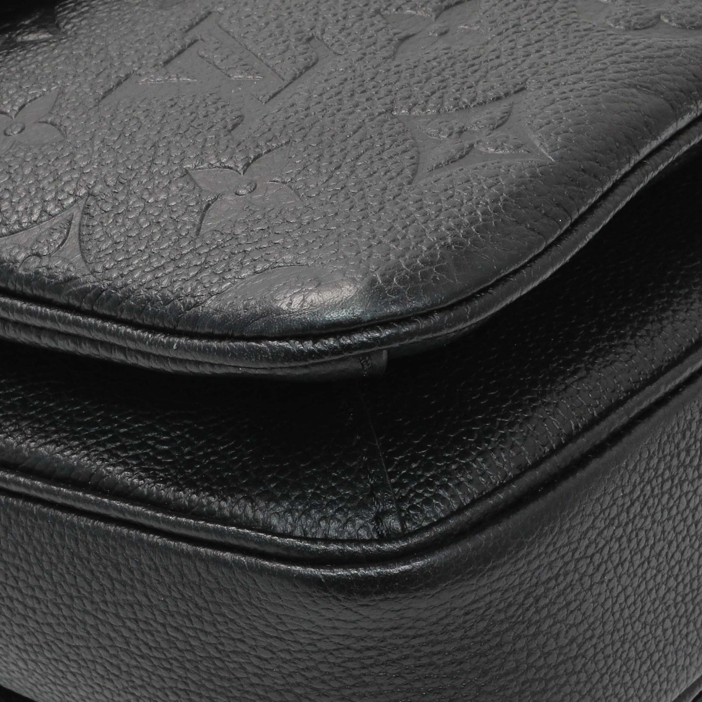 Exclusive Louis Vuitton Black Empreinte Pochette Metis — Top View