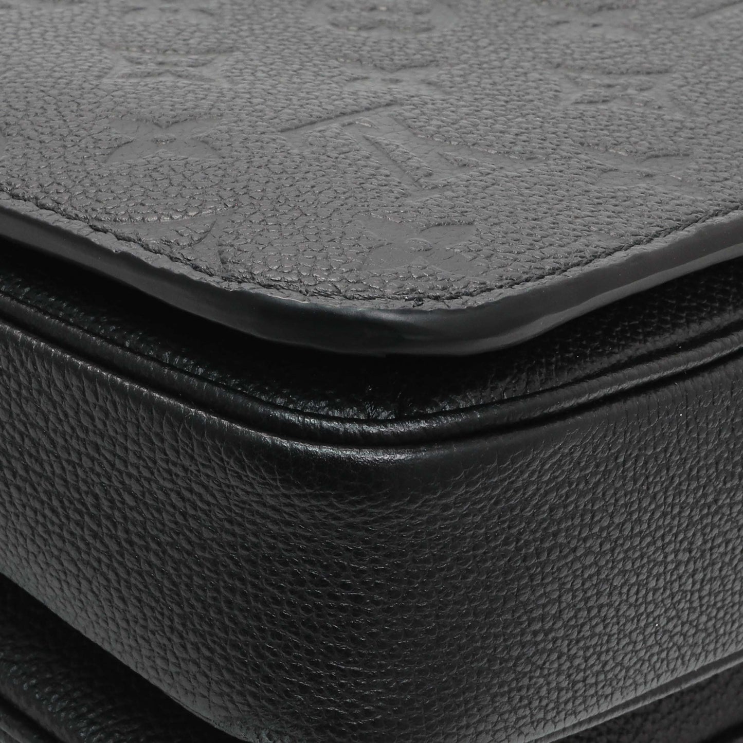 Exclusive Louis Vuitton Black Empreinte Pochette Metis — Lifestyle View