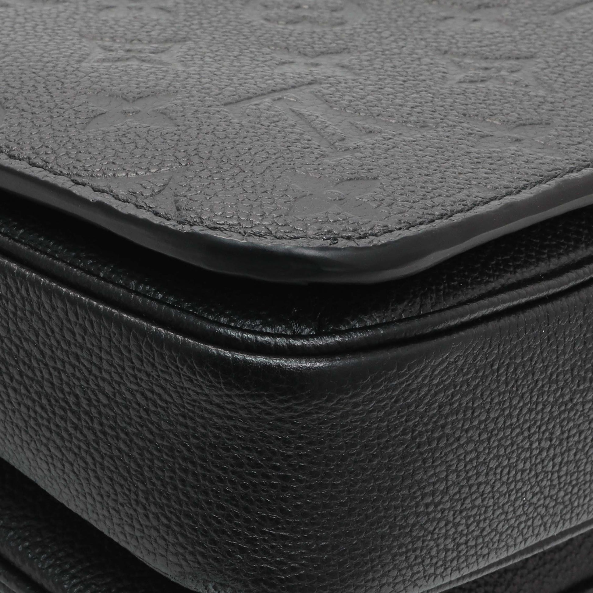 Exclusive Louis Vuitton Black Empreinte Pochette Metis — Lifestyle View