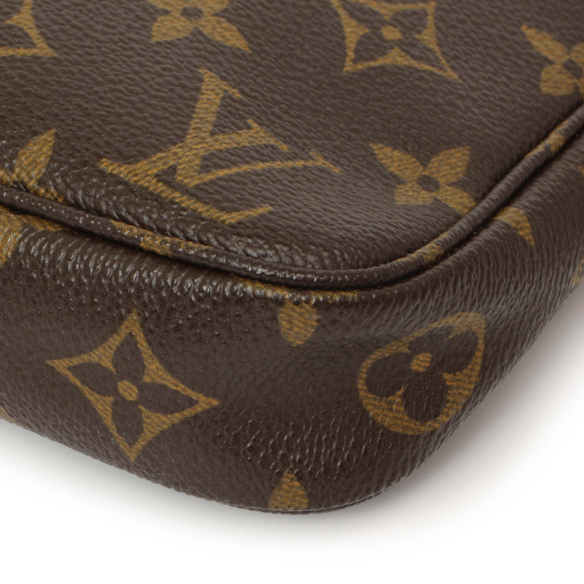 Exclusive Louis Vuitton Monogram Pochette Accessoires — Detail View