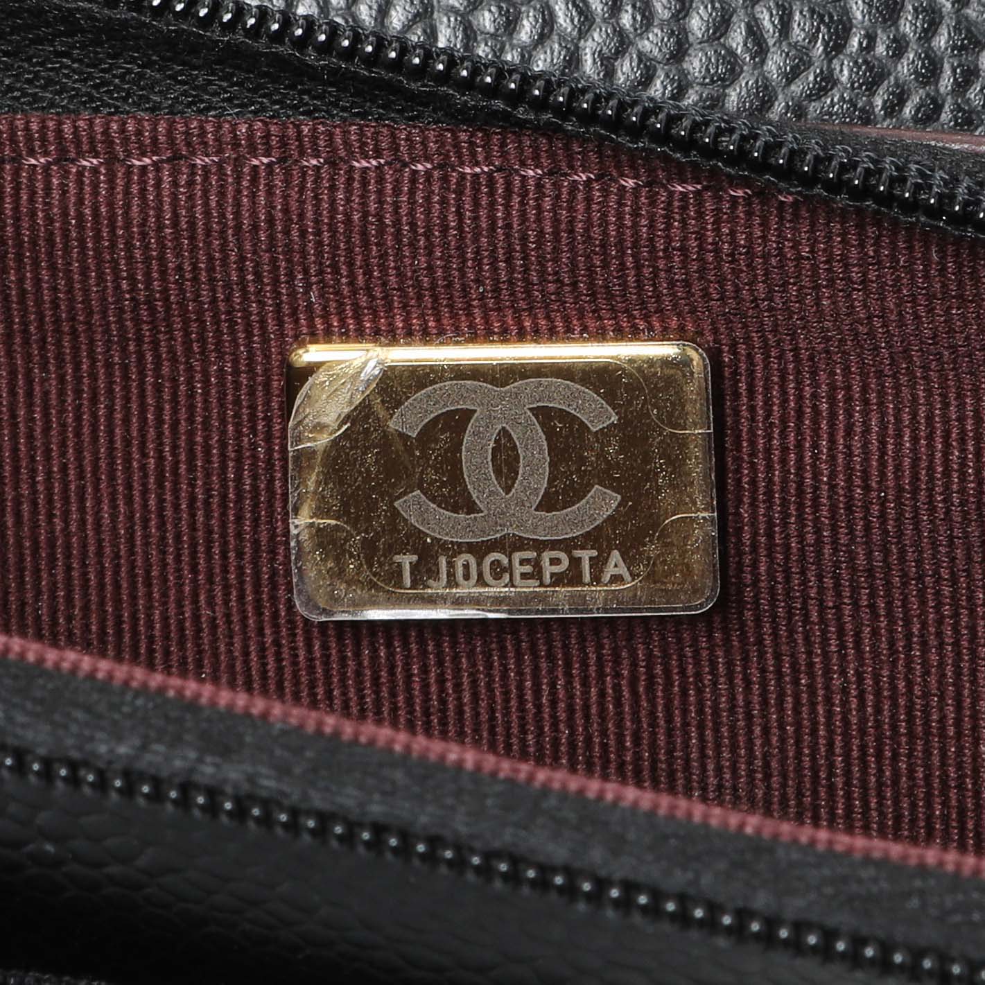 Exclusive Chanel Black Quilted Caviar Wallet on Chain — Alternate View 7