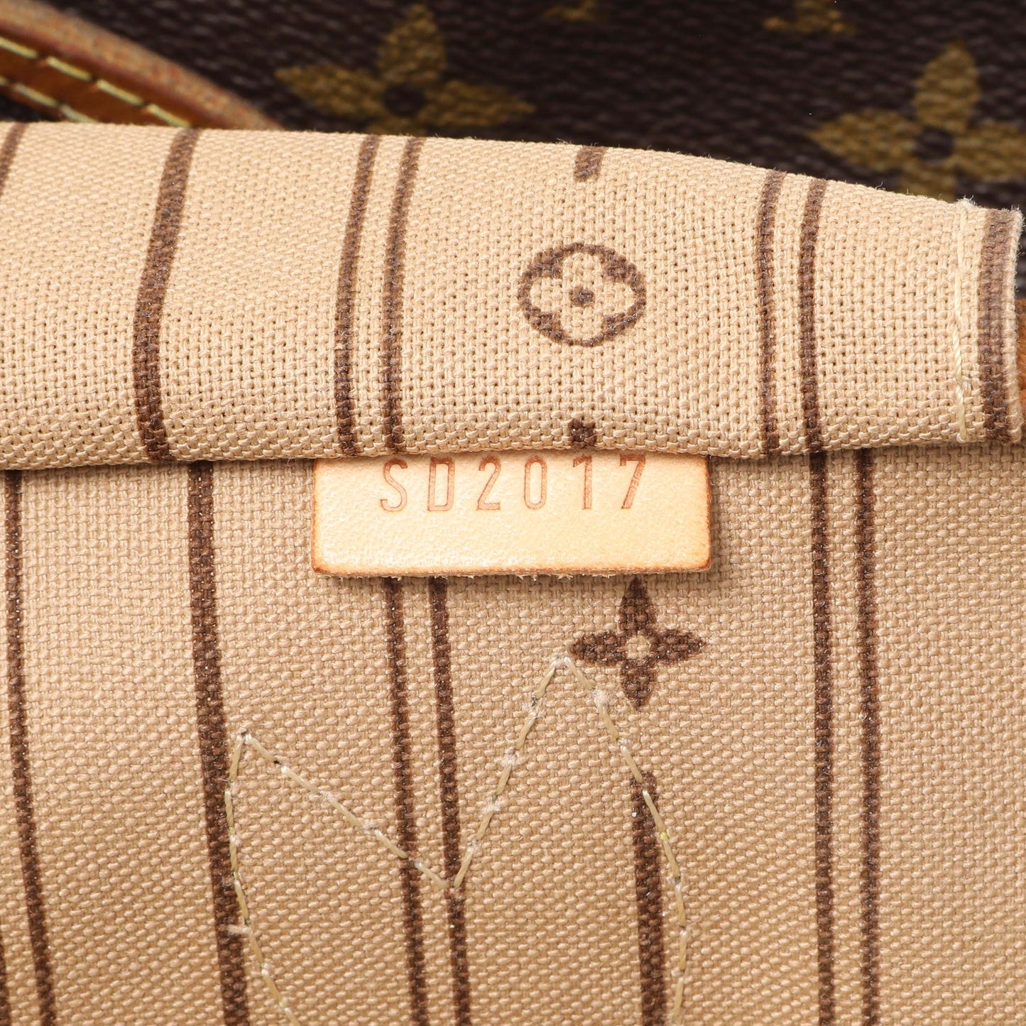 Exclusive Louis Vuitton Monogram Neverfull PM — Alternate View 10