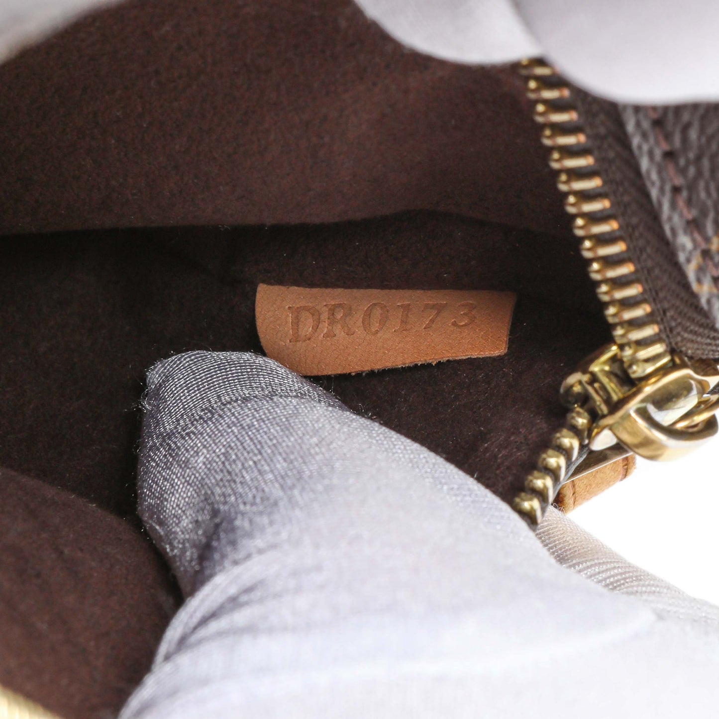 Exclusive Louis Vuitton Monogram Pochette Metis — Alternate View 14