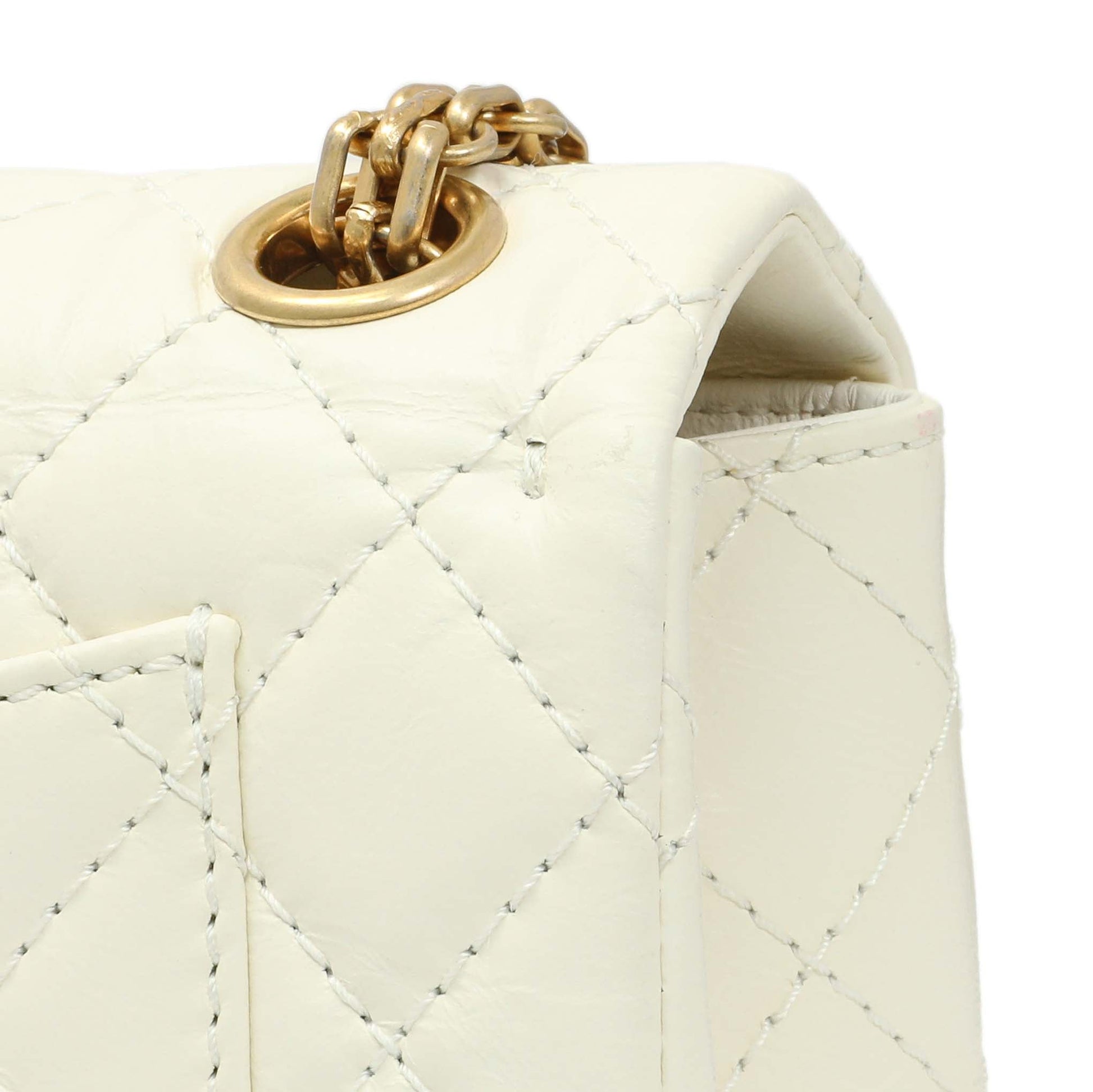 Exclusive Chanel White Quilted Aged Calfskin 2.55 Reissue Flap 224 — Alternate View 7