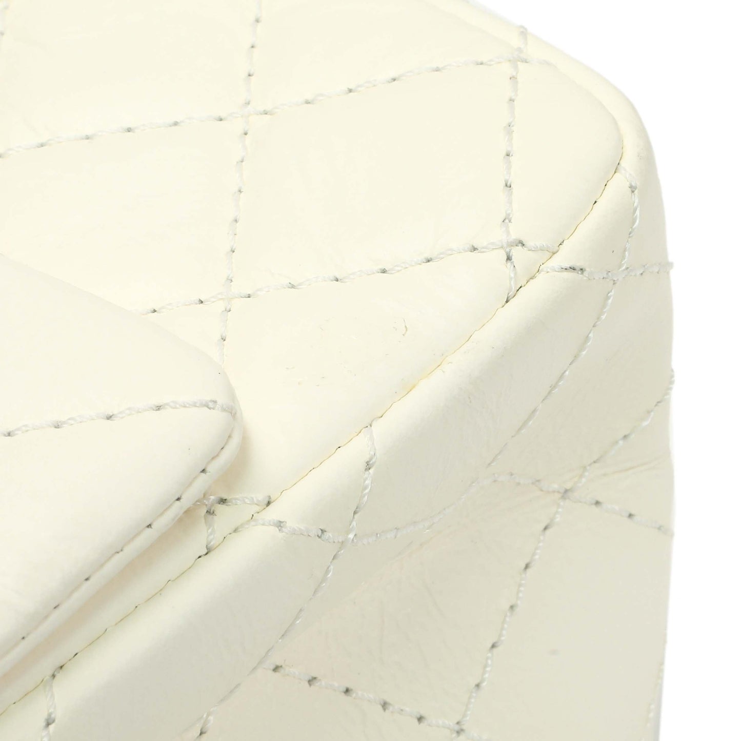 Exclusive Chanel White Quilted Aged Calfskin 2.55 Reissue Flap 224 — Alternate View 8