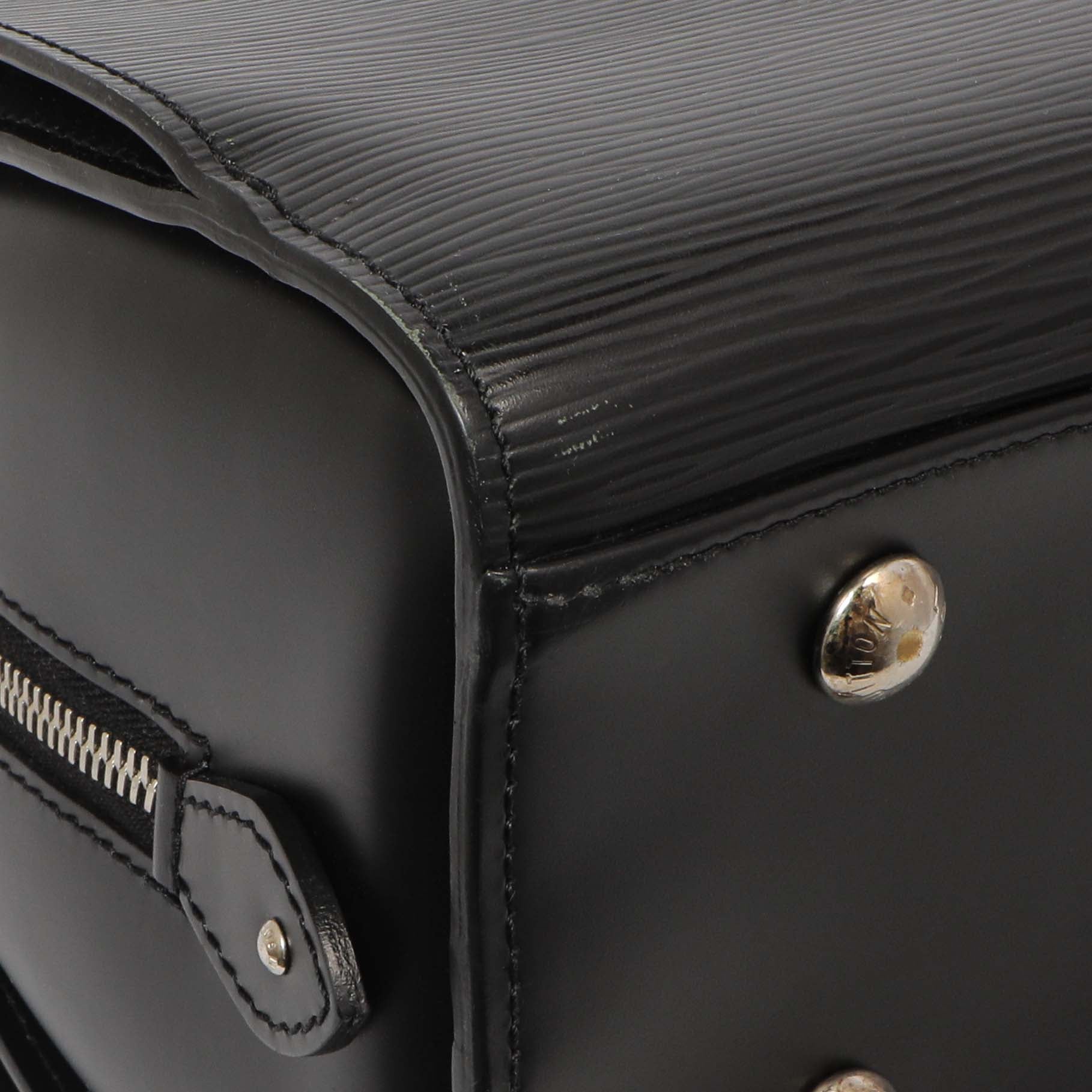 Exclusive Louis Vuitton Black Epi Pont-Neuf GM — Top View