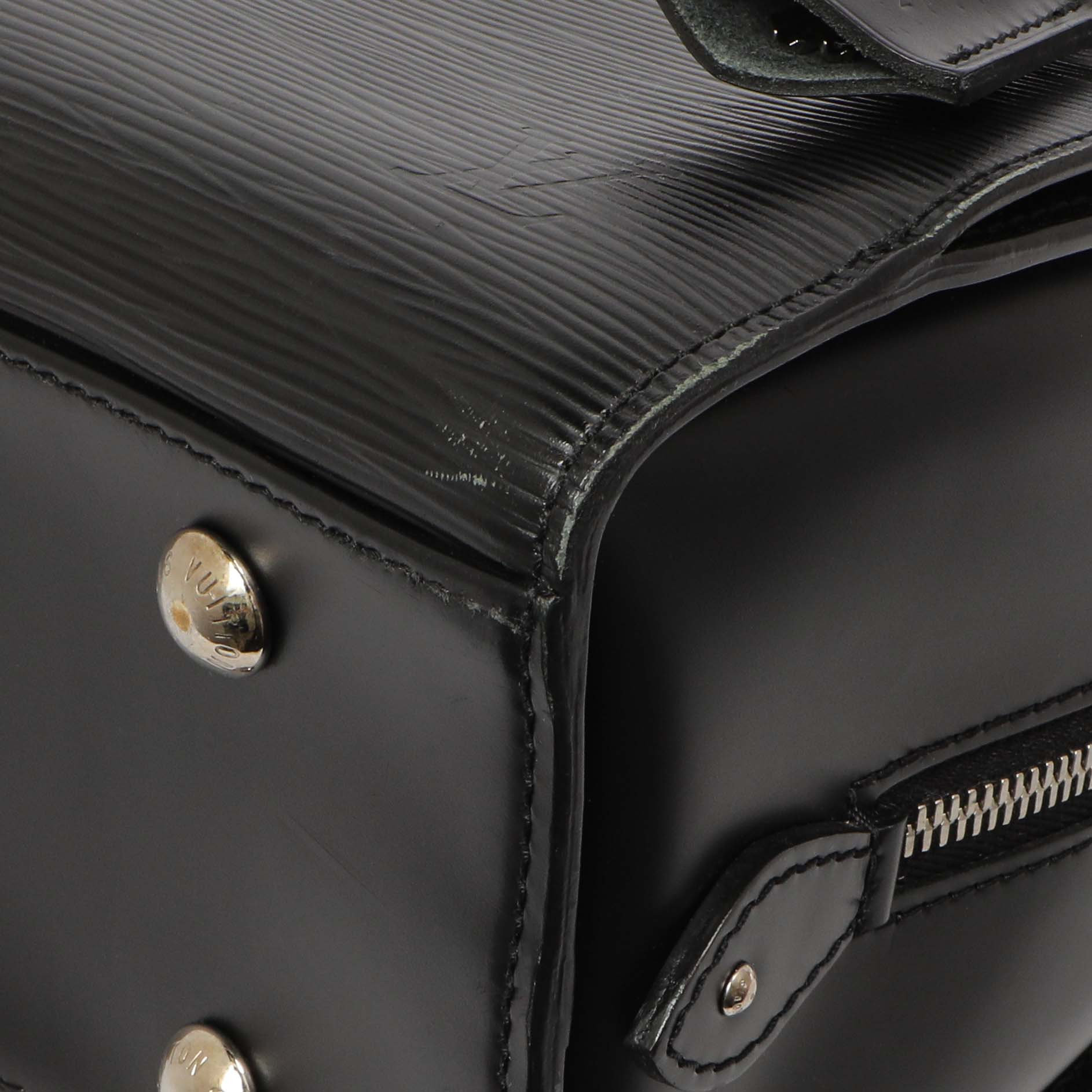 Exclusive Louis Vuitton Black Epi Pont-Neuf GM — Detail View