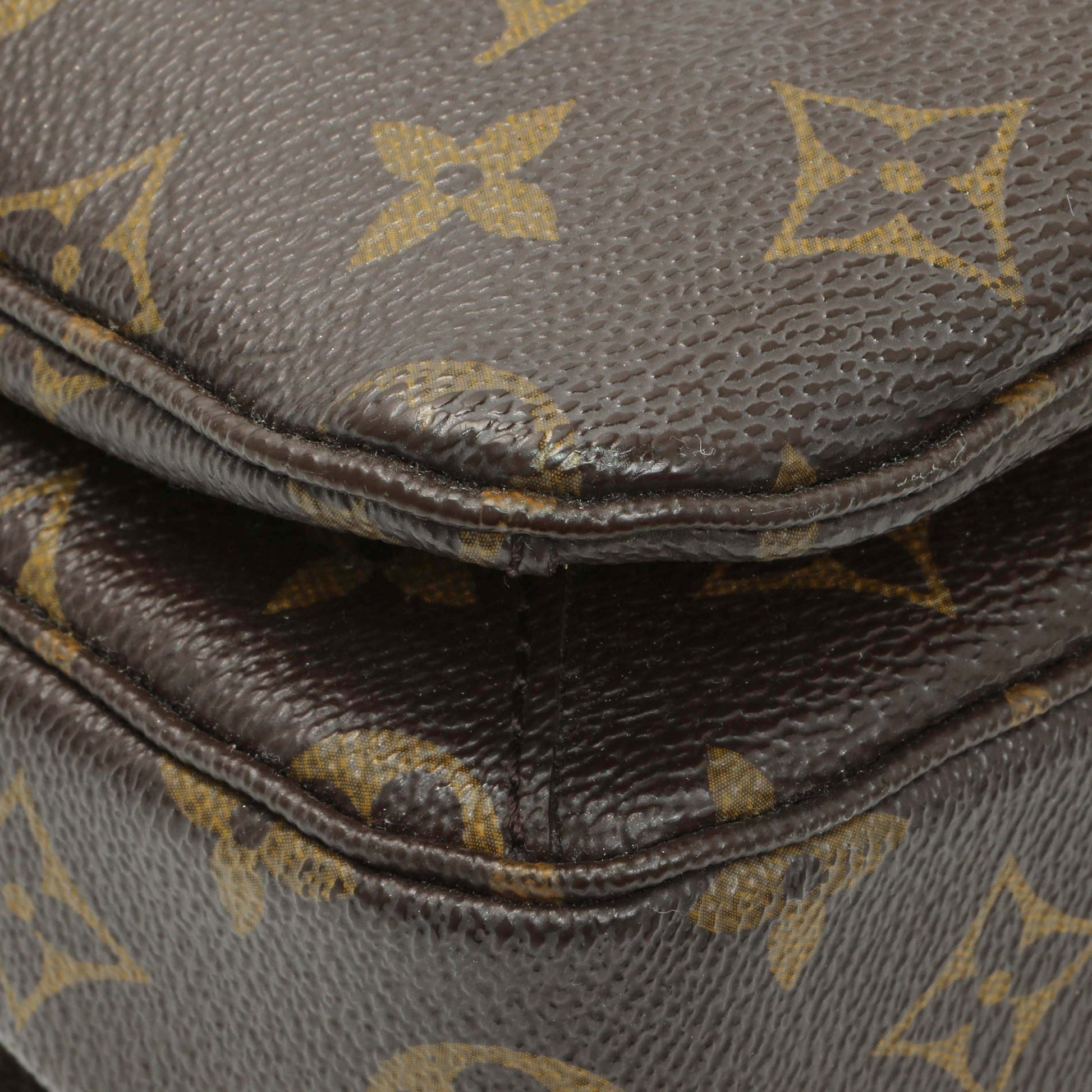 Exclusive Louis Vuitton Monogram Pochette Metis — Top View
