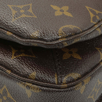 Exclusive Louis Vuitton Monogram Pochette Metis — Detail View