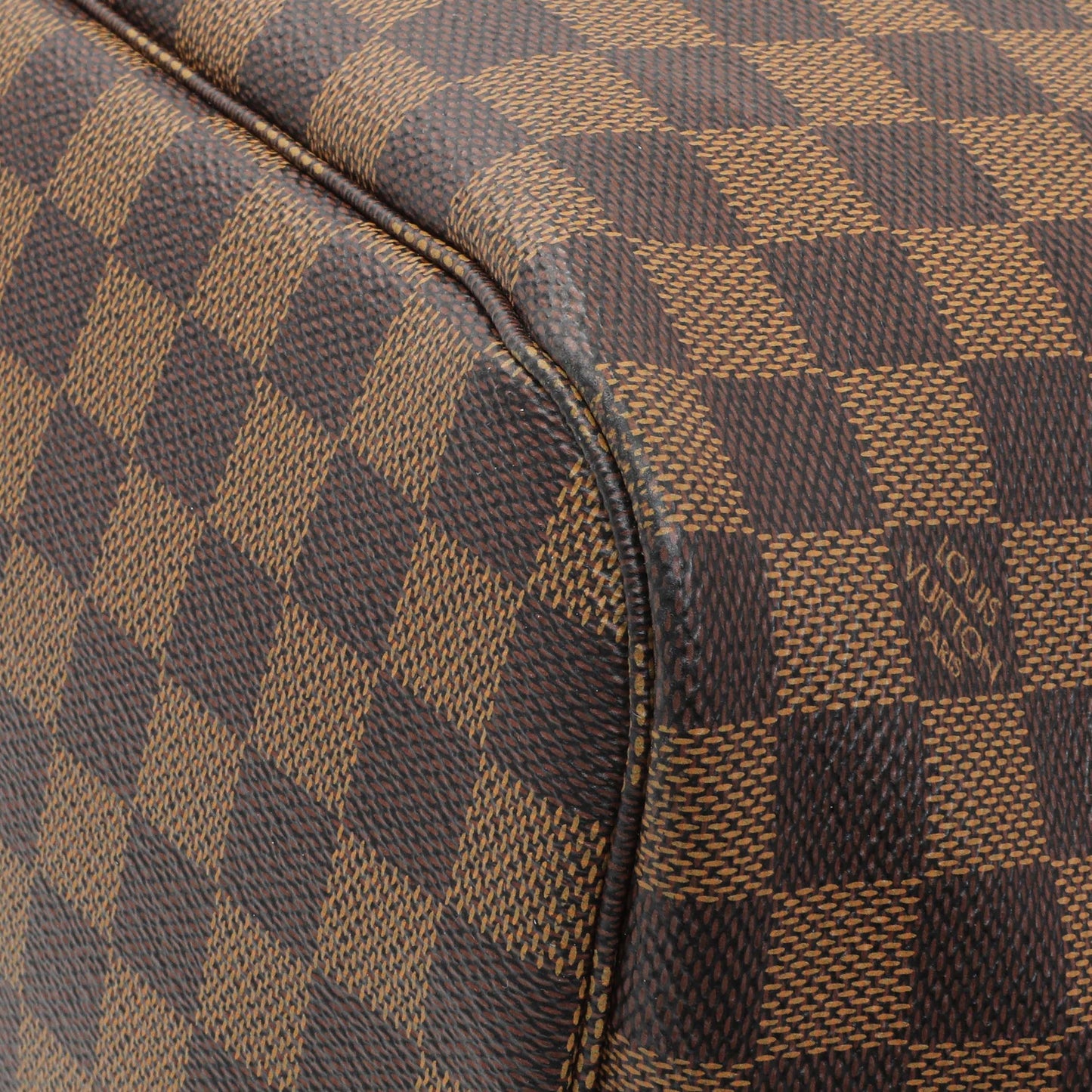 Exclusive Louis Vuitton Damier Ebene Neverfull MM — Detail View