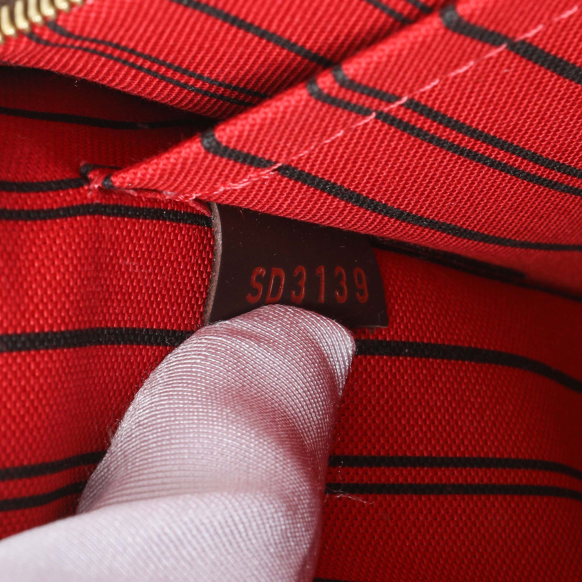 Exclusive Louis Vuitton Damier Ebene Neverfull MM — Alternate View 13
