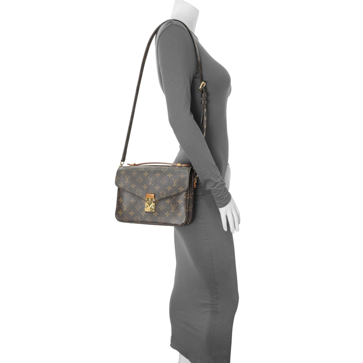 Exclusive Louis Vuitton Monogram Pochette Metis — Alternate View 17