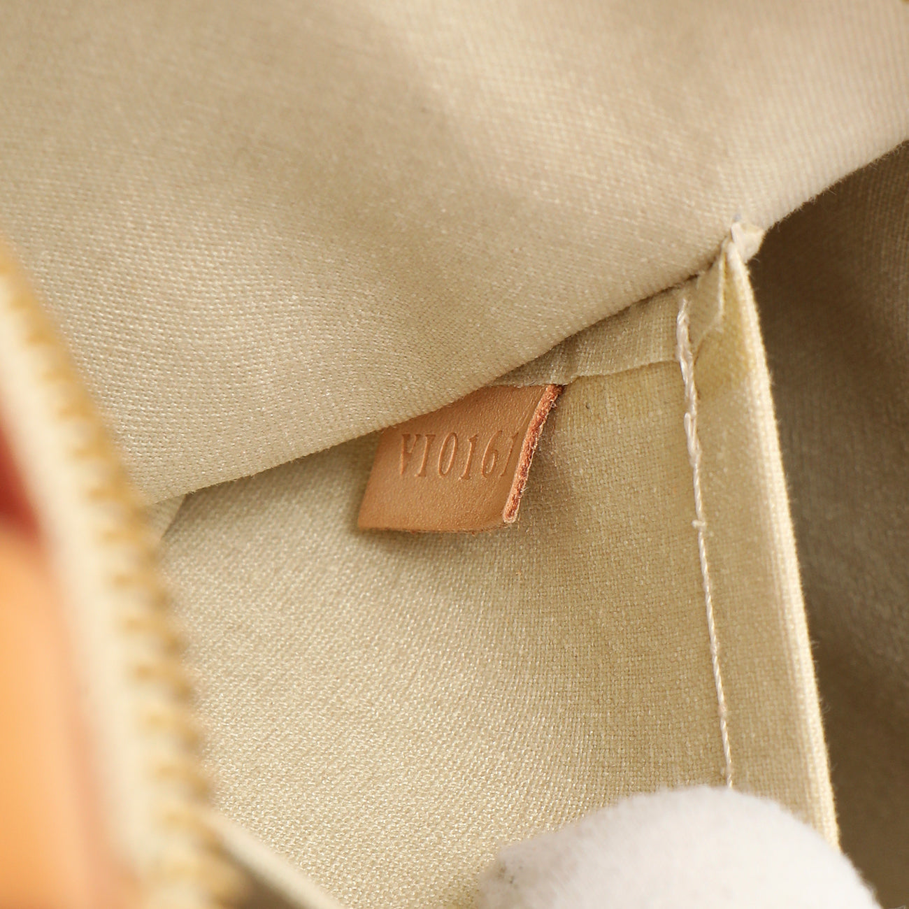 Exclusive Louis Vuitton Blanc Corail Vernis Brea MM — Alternate View 10
