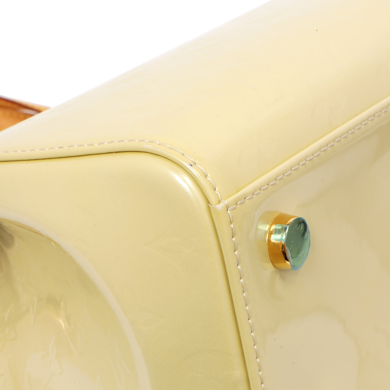 Exclusive Louis Vuitton Blanc Corail Vernis Brea MM — Top View