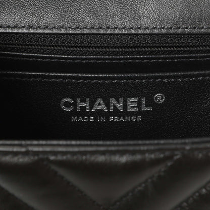 Exclusive Chanel Black Aged Calfskin Chevron 2.55 Reissue Flap 224 — Detail View