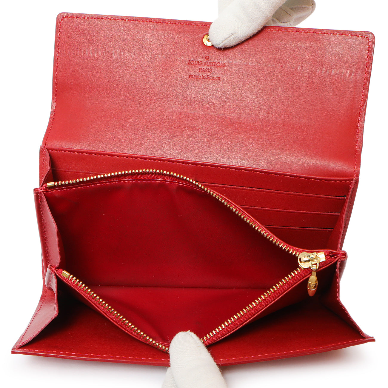 Exclusive Louis Vuitton Pomme D'Amour Vernis Sarah Wallet — Detail View