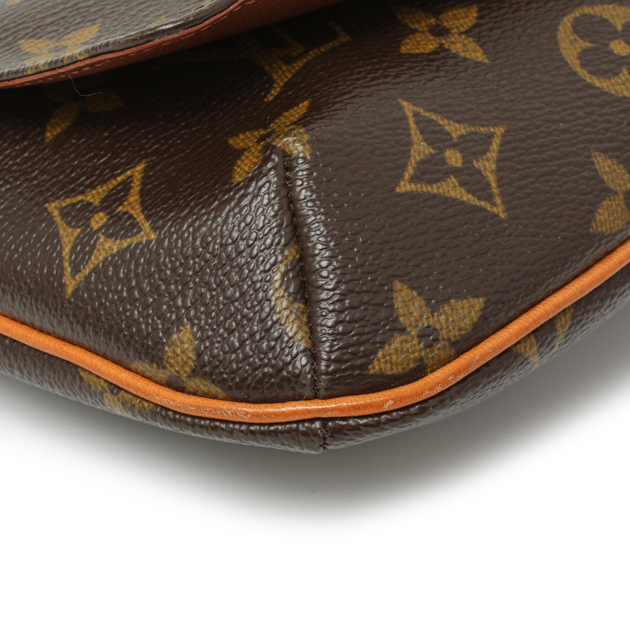 Exclusive Louis Vuitton Monogram Musette Tango — Detail View