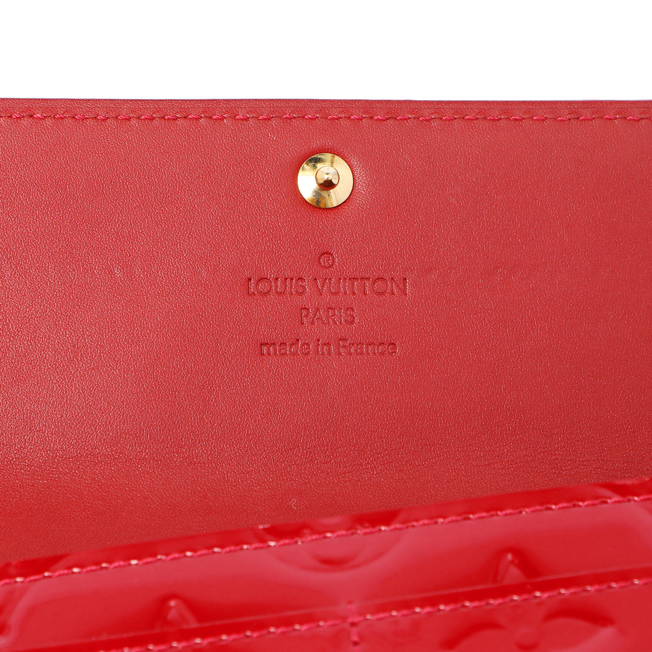 Exclusive Louis Vuitton Pomme D'Amour Vernis Sarah Wallet — Lifestyle View